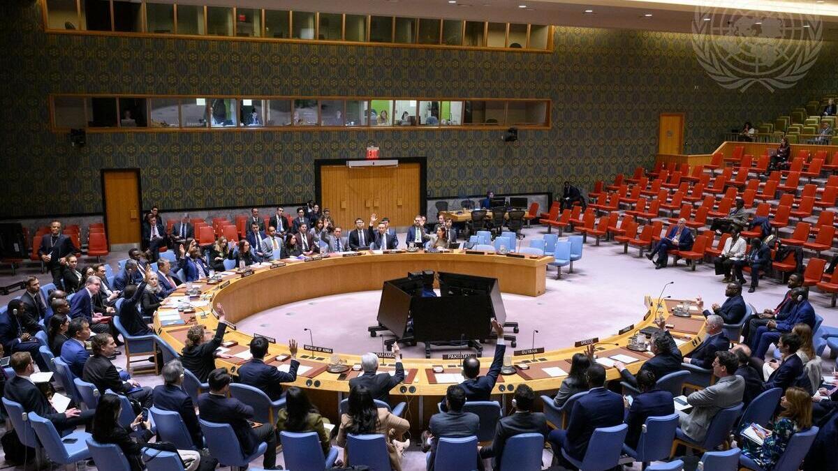 Une photographie de représentants assis au Conseil de sécurité de l'ONU à New York.