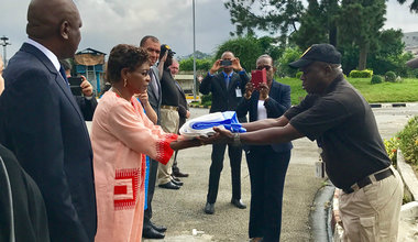 SRSG Mindaoudou receives the UN flag 29 June 2017