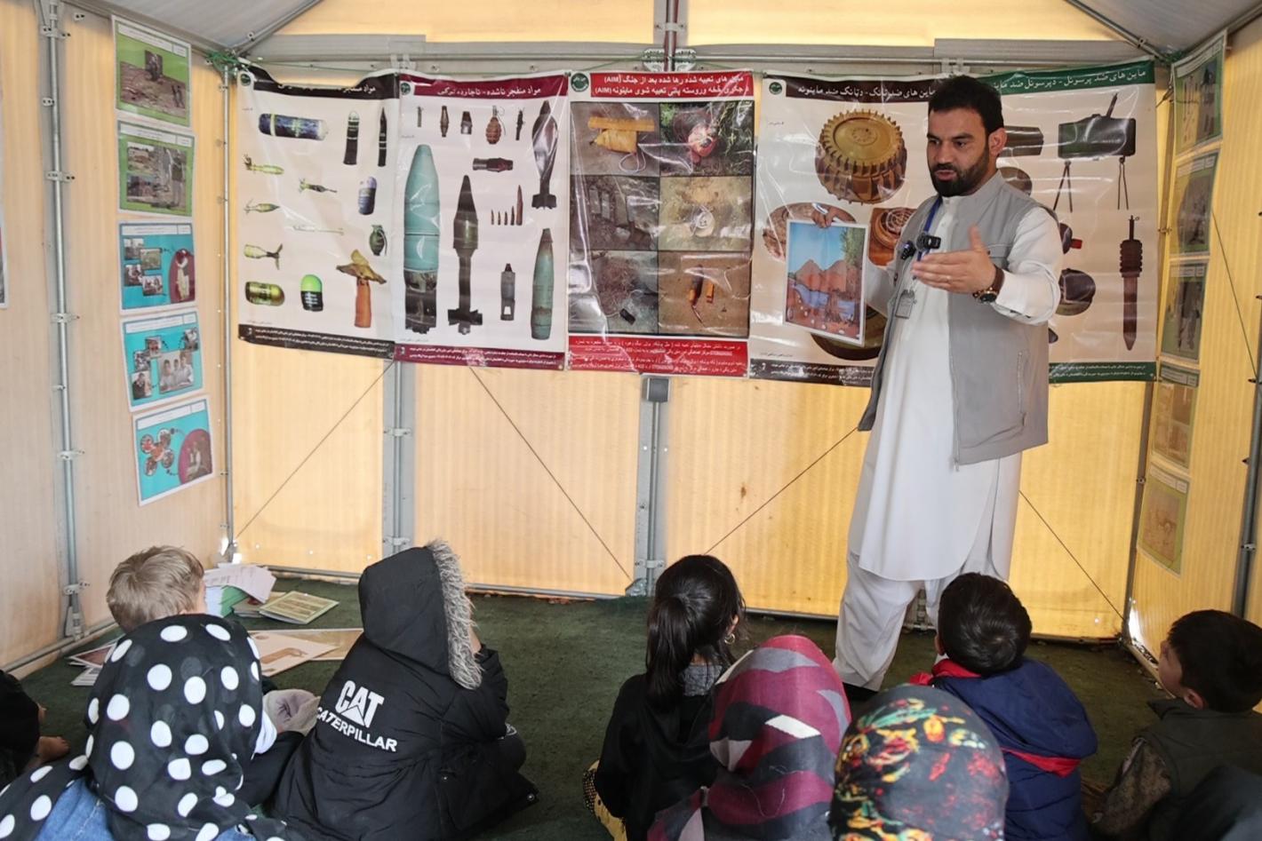 Mine education for returnee children in Kabul