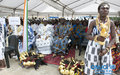 Rois et chefs traditionnels ivoiriens ont revêtu leurs plus beaux atouts pour prendre part à l’inauguration de leur Chambre nationale qui servira de lieu de dialogue et de règlements de conflits (Yamoussoukro, octobre 2015) 
