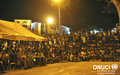 Match de football Côte d’Ivoire / Burkina-Faso : public attentif à la projection organisée lors des Journées de l’ONUCI (Bongouanou, février 2012)