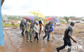 La Représentante spéciale se rend, sous une pluie battante, à l’inauguration du marché vivrier offert par l’ONUCI aux femmes de Vavoua dans le cadre de la 44 édition des Journées des Nations Unies (Vavoua, mai 2016)