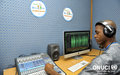  Montage d’éléments sonores dans les studios d’ONUCI FM, la radio de l’Opération des Nations Unies en Côte d’Ivoire (Abidjan, décembre 2012)