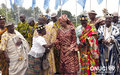 Rencontre entre l’ONUCI et la Chefferie traditionnelle ivoirienne au siège de la Mission : la Représentante spéciale salue ses hôtes (Abidjan, août 2013)