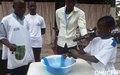 Journée internationale du Volontariat : opération lavage des mains pour lutter contre le choléra et autres maladies (Abidjan, décembre 2011)