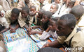 Caravane scolaire  de l'ONUCI à Bouaké: des élèves suivent attentivement les explications sur le mandat de la Mission onusienne (janvier 2008)