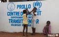 Des enfants jouent devant le Centre de transit  du Haut-Commissariat des Nations Unies pour les Réfugiés (Prollo près de Tabou, décembre 2015)