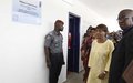 La Représentante spéciale procède à la remise officielle des clés des dortoirs des femmes gendarmes ivoiriens, réhabilités par le PNUD et l’ONUCI