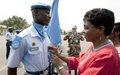 La Représentante spéciale décore 53 Casques bleus de l'unité de l'Aviation et du Service médical du Bataillon ghanéen de Bouaké