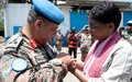 Les soldats du Contingent jordanien de l'ONUCI ont reçu la médaille des Nations Unies pour les services rendus à la Missiondaille des Nations Unies des mains de la Représentante spéciale