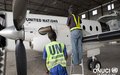 - Le Service de maintenance des avions de l'ONUCI à l'œuvre (Abidjan, mai 2012)