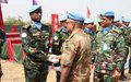 Man : sept cent cinquante casques bleus bangladais reçoivent la médaille  des Nations Unies